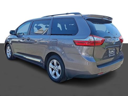Used 2015 Toyota Sienna LE image 5