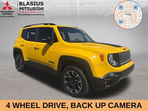 Used 2023 Jeep Renegade Latitude AWD/4WD image 3