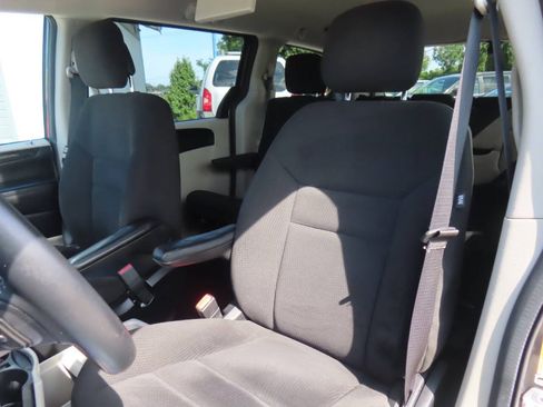 Used 2016 Dodge Grand Caravan SXT w/ Quick Order Package 29G SXT FWD image 42