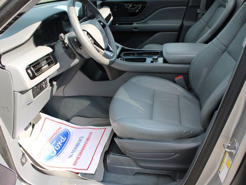 Used 2021 Lincoln Aviator Reserve w/ Equipment Group 201A image 12