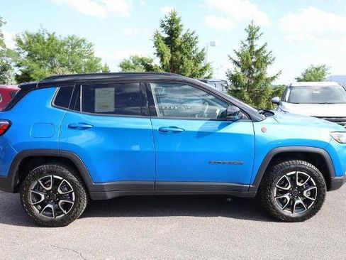 Used 2025 Jeep Compass Trailhawk AWD/4WD image 5