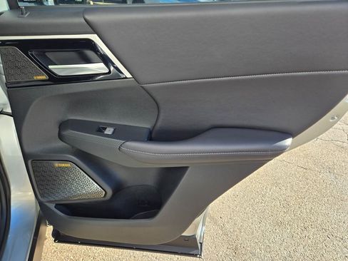 New 2025 Mitsubishi Outlander SE image 9