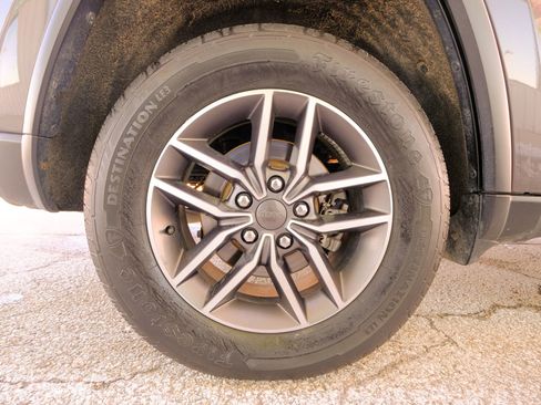 Used 2020 Jeep Grand Cherokee Limited image 42