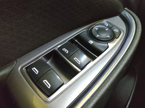 Used 2018 Chevrolet Malibu LT FWD image 27