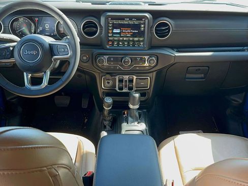 Used 2023 Jeep Wrangler Unlimited Sahara image 11