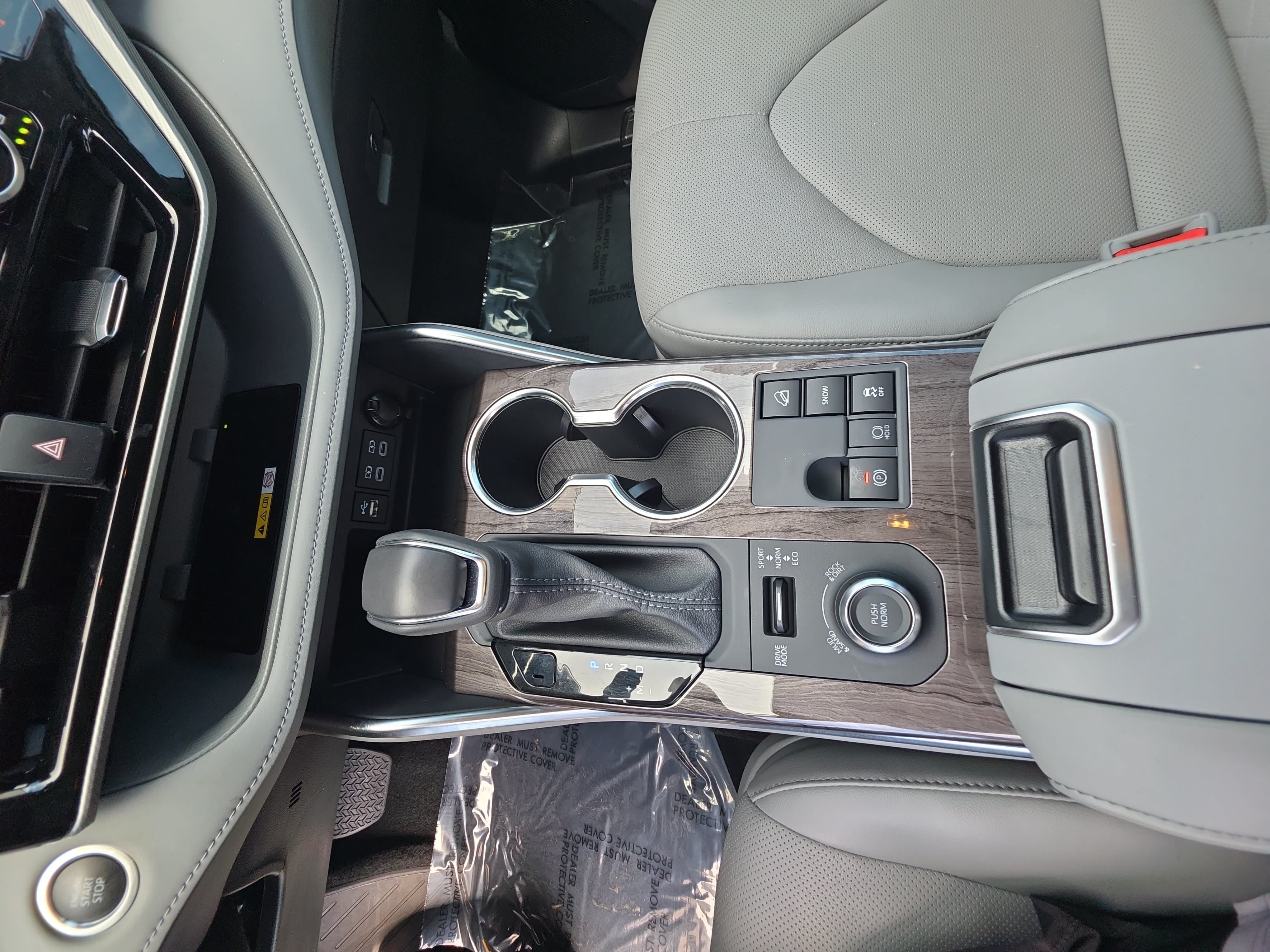 Used 2025 Toyota Highlander Platinum AWD/4WD image 26