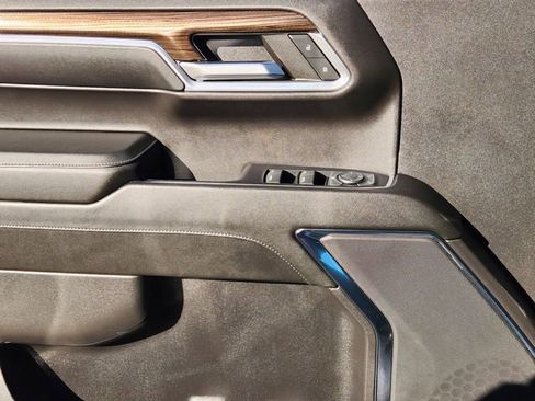 Used 2024 Chevrolet Silverado 1500 LT Trail Boss w/ LPO, Dark Essentials Package image 22