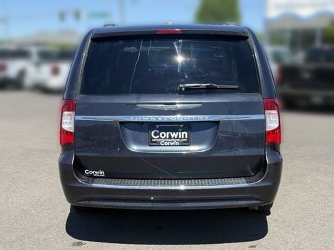Used 2014 Chrysler Town & Country Touring FWD image 14