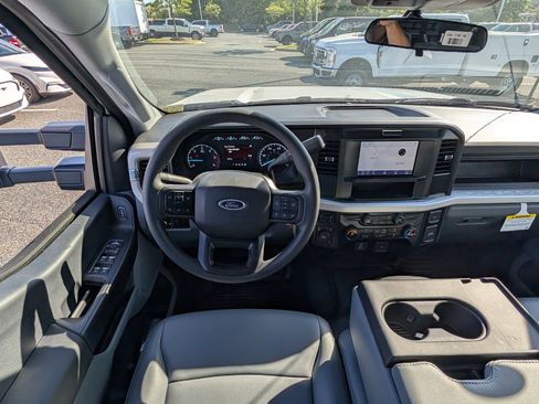 New 2025 Ford F550 4x4 Crew Cab image 21