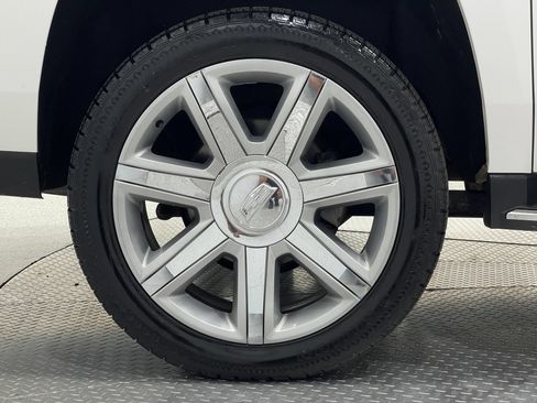 Used 2018 Cadillac Escalade ESV Luxury AWD/4WD image 37