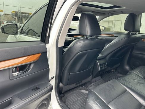 Used 2013 Lexus ES 300h w/ Luxury Pkg image 11