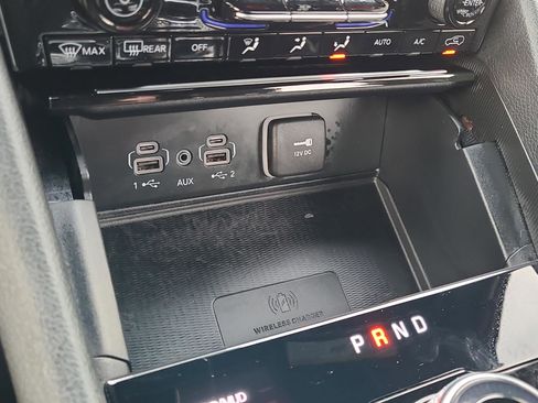 Used 2025 Jeep Grand Cherokee L Limited w/ Luxury Tech Group II image 24