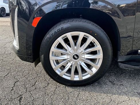 Certified 2022 Cadillac Escalade Luxury image 10