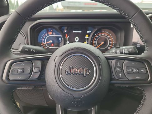 New 2026 Jeep Wrangler Unlimited Rubicon w/ Technology Group image 23