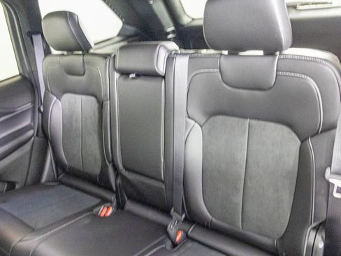 New 2025 Jeep Grand Cherokee Altitude image 28