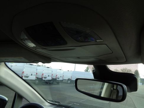 Certified 2024 Chrysler Pacifica Touring-L image 24