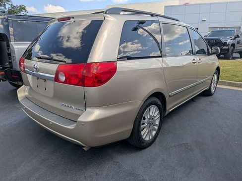 Used 2010 Toyota Sienna Limited FWD image 3