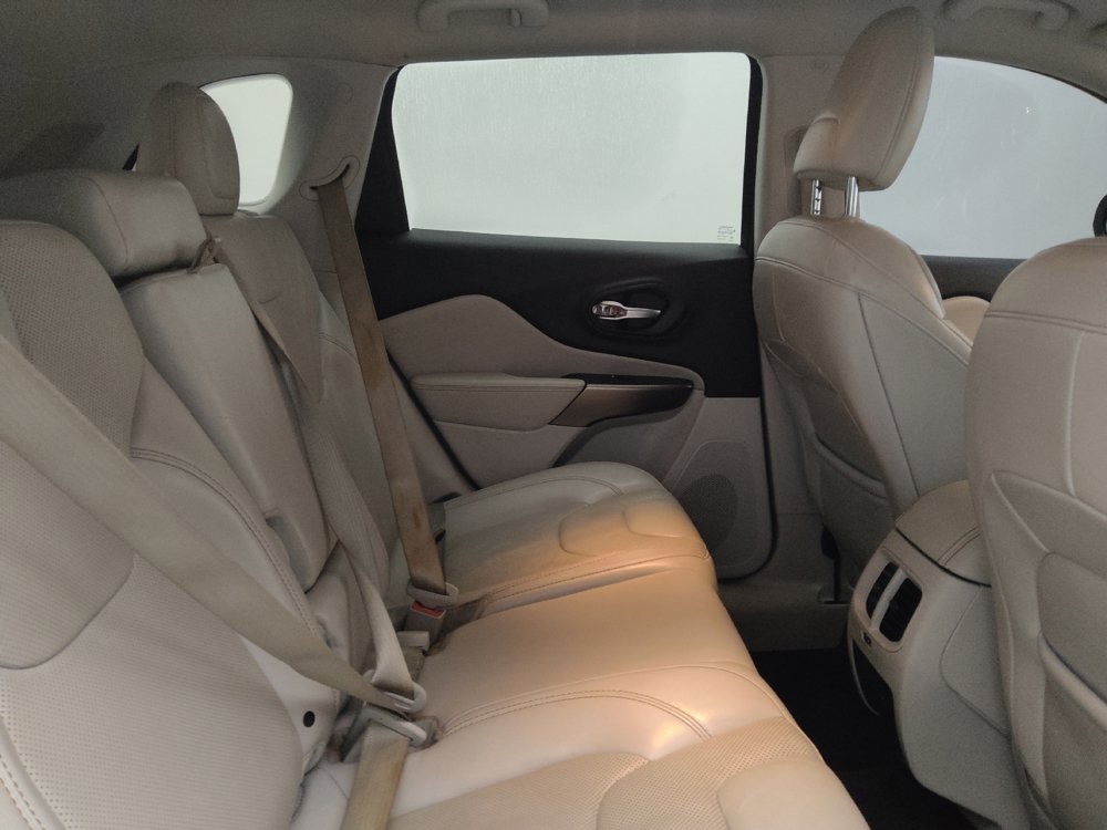 Used 2019 Jeep Cherokee Limited FWD image 19
