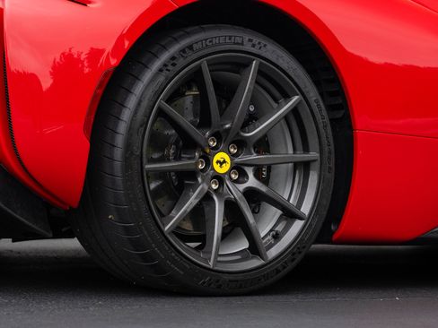 Used 2024 Ferrari SF90 Spider image 23