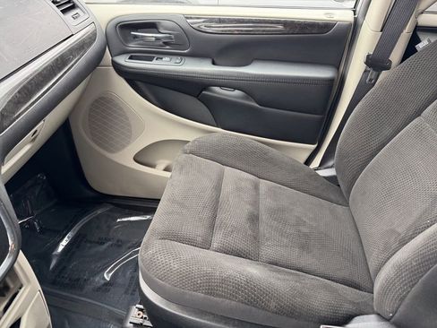 Used 2018 Dodge Grand Caravan SE FWD image 28