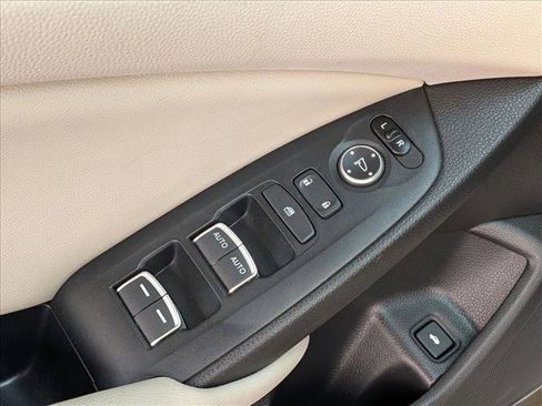 Used 2018 Honda Accord EX image 11