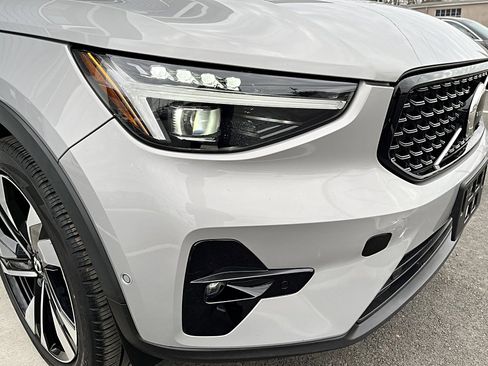 Used 2023 Volvo XC40 B5 Ultimate w/ Protection Package Premier image 35