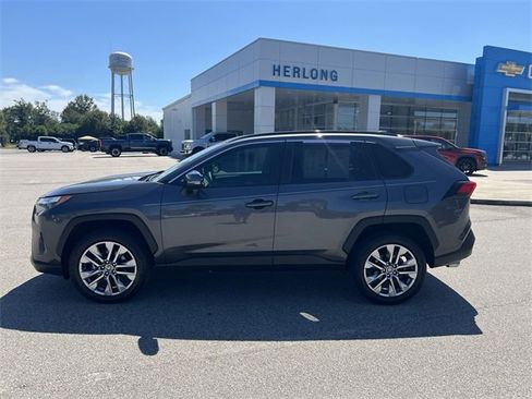 Used 2023 Toyota RAV4 XLE Premium image 5