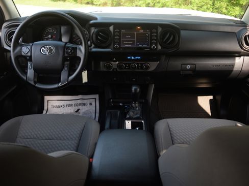 Used 2022 Toyota Tacoma SR AWD/4WD image 8