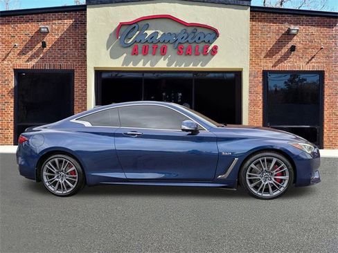 Used 2017 INFINITI Q60 Red Sport 400 image 2