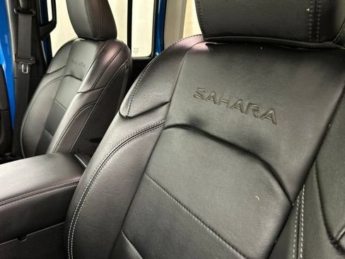 Used 2023 Jeep Wrangler Unlimited Sahara w/ Cold Weather Group AWD/4WD image 7