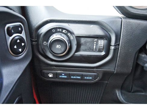 Used 2024 Jeep Wrangler Unlimited Sahara AWD/4WD image 18