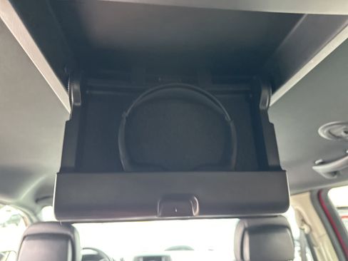 Used 2014 Dodge Grand Caravan SXT image 25