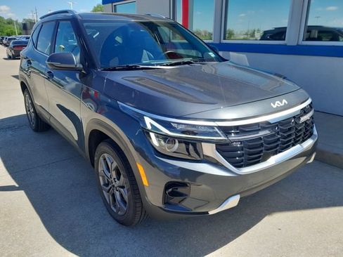 Used 2024 Kia Seltos S AWD/4WD image 3