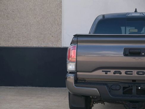 Used 2021 Toyota Tacoma TRD Off-Road image 16