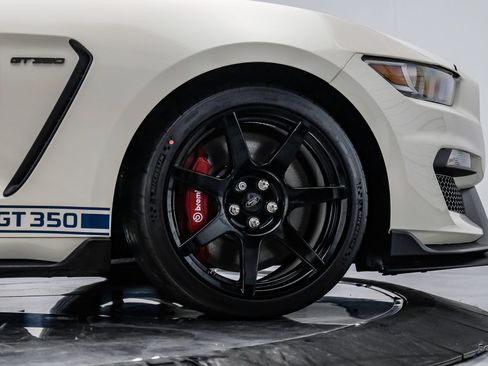 Used 2020 Ford Mustang Shelby GT350R w/ GT350R Equipment Group 920A RWD image 94