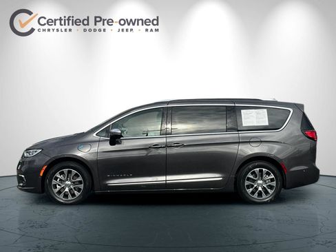 Used 2023 Chrysler Pacifica Pinnacle FWD image 7