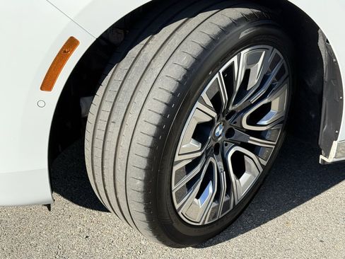 Used 2025 BMW i7 eDrive50 w/ Premium Package image 18