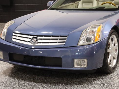 Used 2005 Cadillac XLR RWD image 13