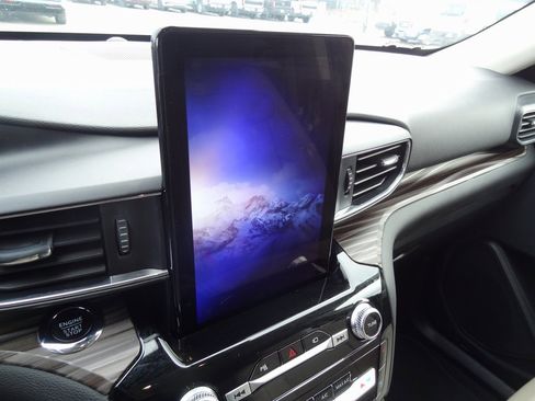 Used 2023 Ford Explorer Limited w/ Limited Technology Package image 9