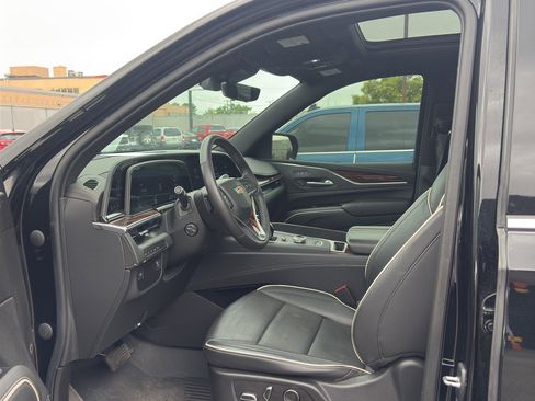 Used 2021 Cadillac Escalade Premium Luxury AWD/4WD image 7