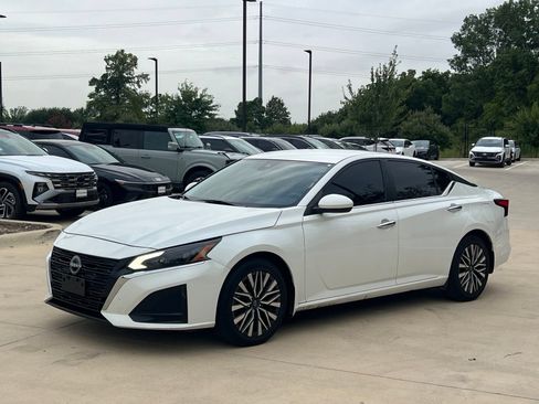Used 2023 Nissan Altima 2.5 SV FWD image 5