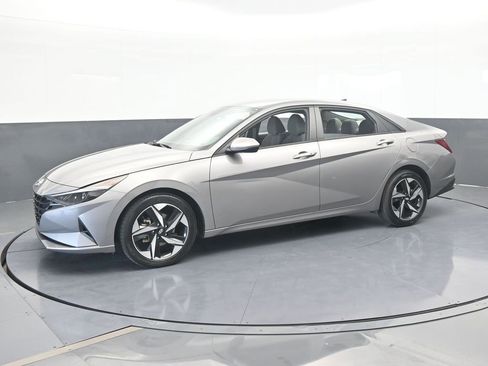 Used 2023 Hyundai Elantra SEL w/ Convenience Package image 2