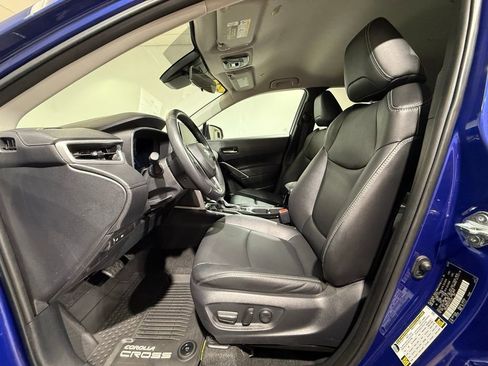 Certified 2025 Toyota Corolla Cross XLE image 13