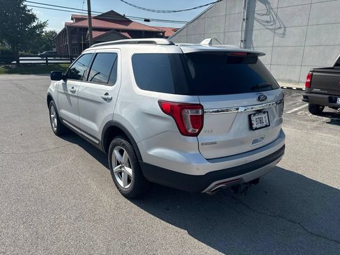 Used 2017 Ford Explorer XLT AWD/4WD image 4