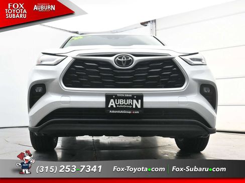Used 2025 Toyota Highlander LE FWD image 21