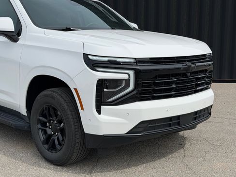 Used 2025 Chevrolet Tahoe LT AWD/4WD image 3