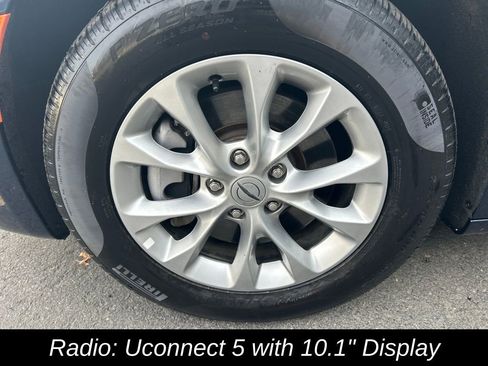 Used 2025 Chrysler Pacifica Select AWD/4WD image 10