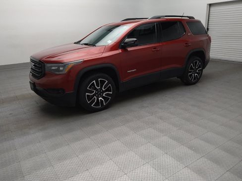 Used 2019 GMC Acadia SLT w/ Black Edition FWD image 2