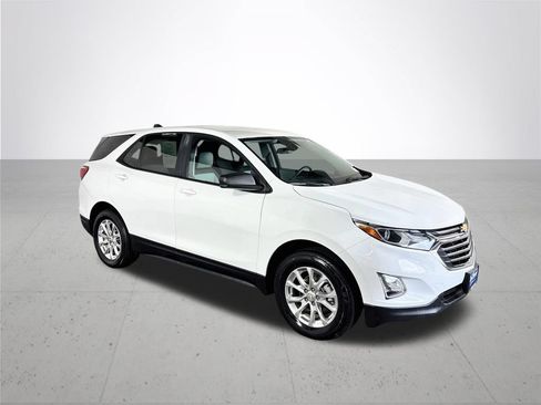 Used 2021 Chevrolet Equinox LS w/ LS Convenience Package AWD/4WD image 4