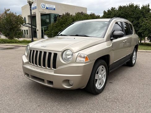 Used 2010 Jeep Compass Sport AWD/4WD image 5